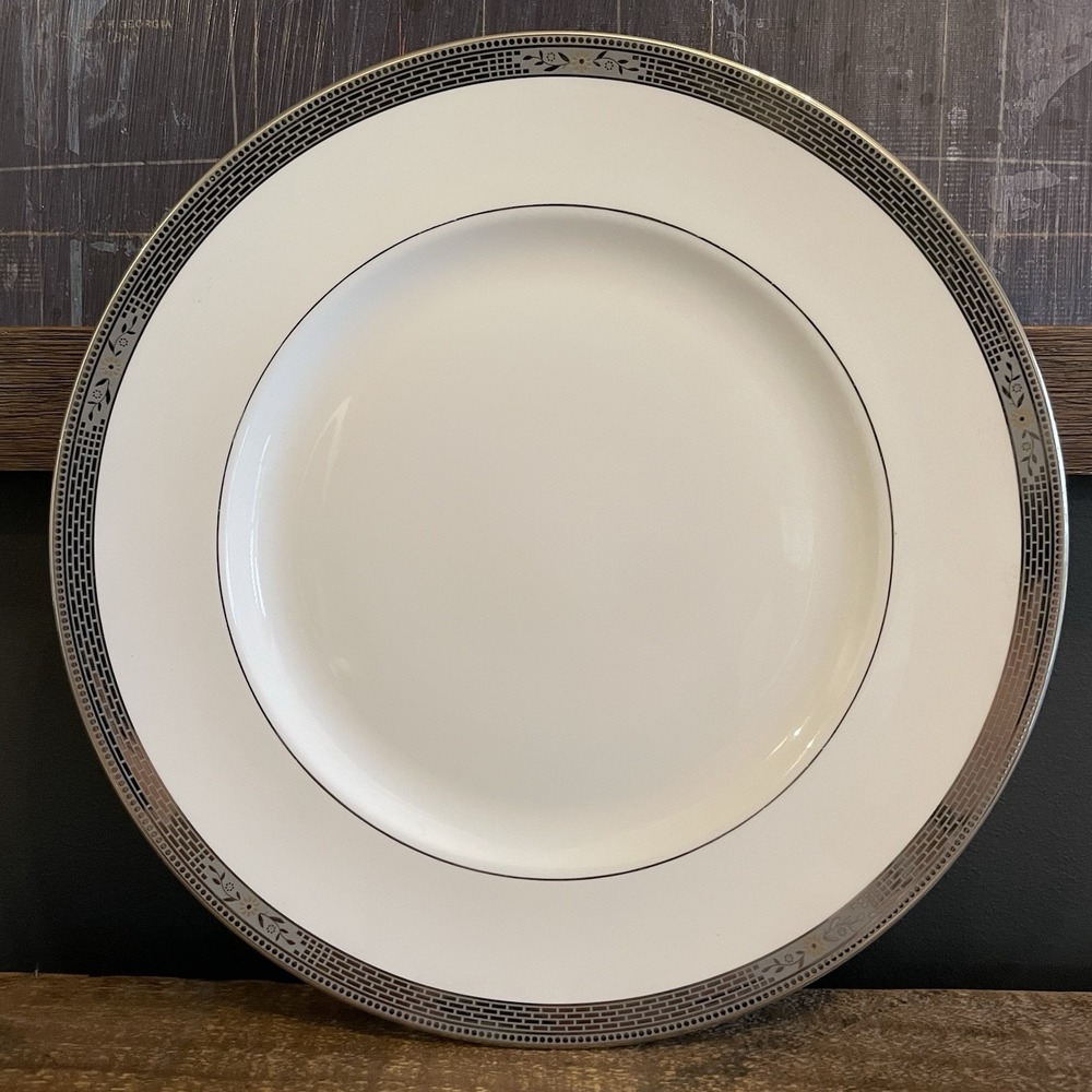 Rare WEDGWOOD Marcasite 10.75" Dinner Plate Fine China Floral Geometric Platinum
